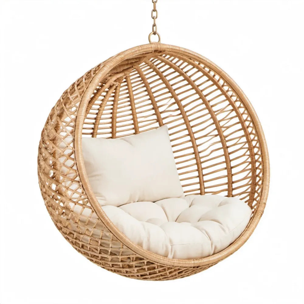 Ronde rotan hangstoel 80 x 80 x 120 cm naturel met crèmekleurige kussens en goudkleurige ketting